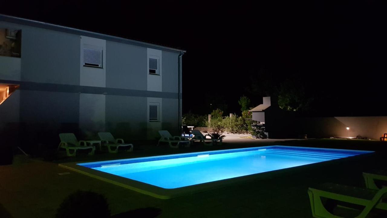 Apartments Zanic With Private Swimming Pool And Sea View สตารีกราด-ปาเคลนีซา ภายนอก รูปภาพ