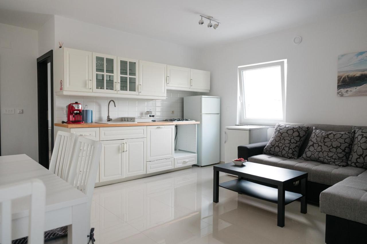 Apartments Zanic With Private Swimming Pool And Sea View สตารีกราด-ปาเคลนีซา ภายนอก รูปภาพ