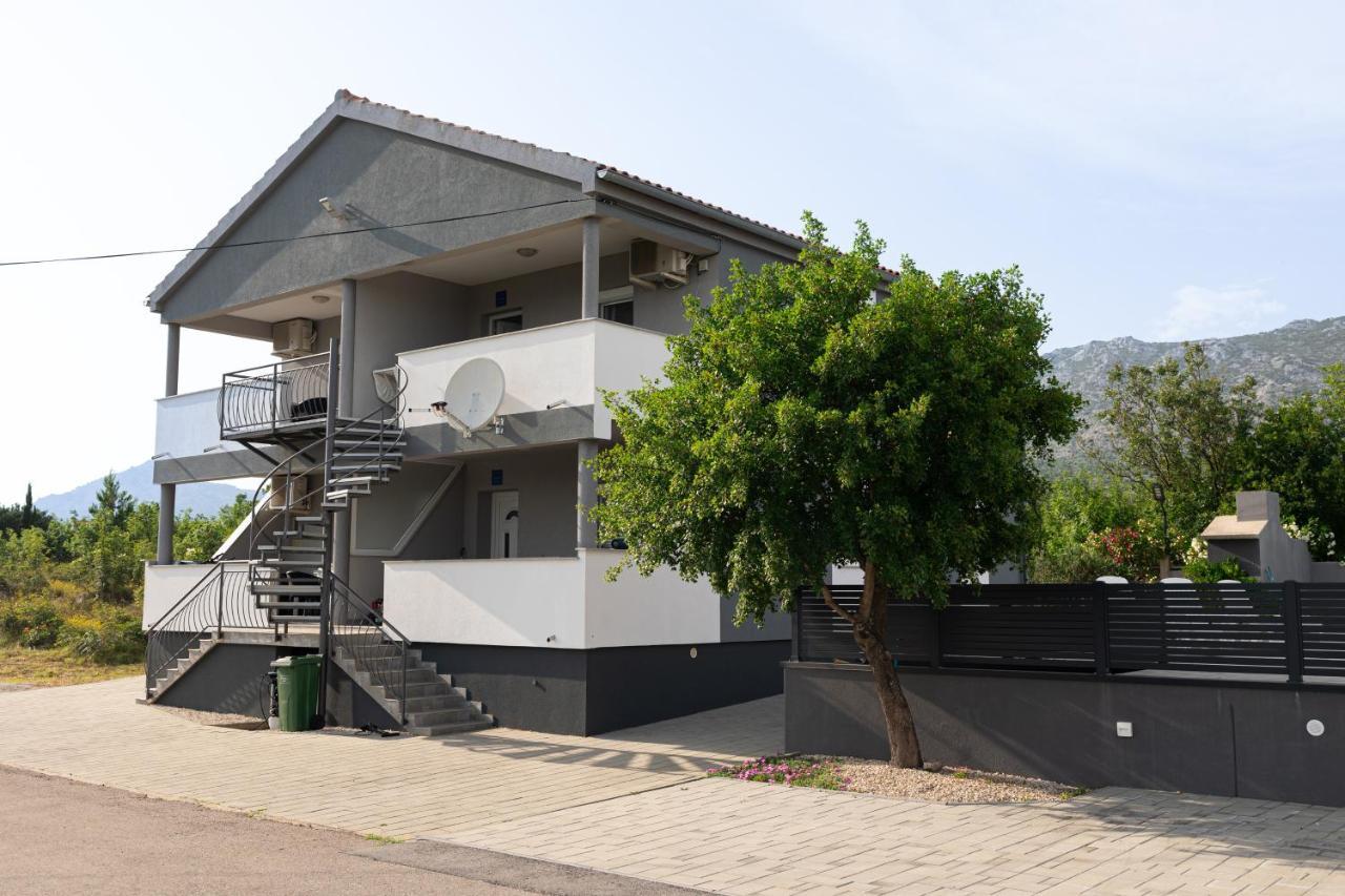 Apartments Zanic With Private Swimming Pool And Sea View สตารีกราด-ปาเคลนีซา ภายนอก รูปภาพ