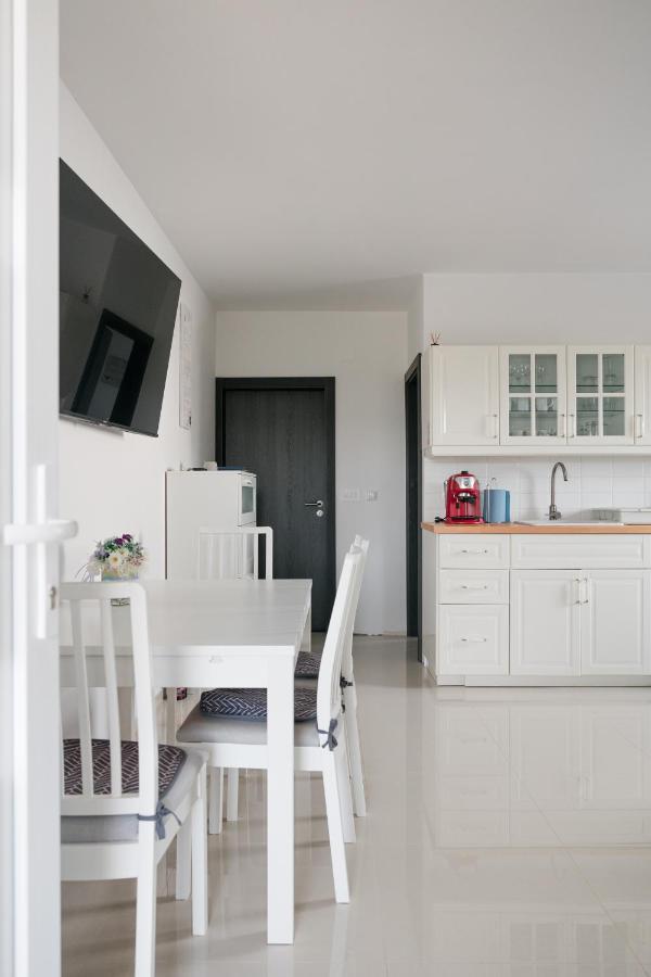Apartments Zanic With Private Swimming Pool And Sea View สตารีกราด-ปาเคลนีซา ภายนอก รูปภาพ