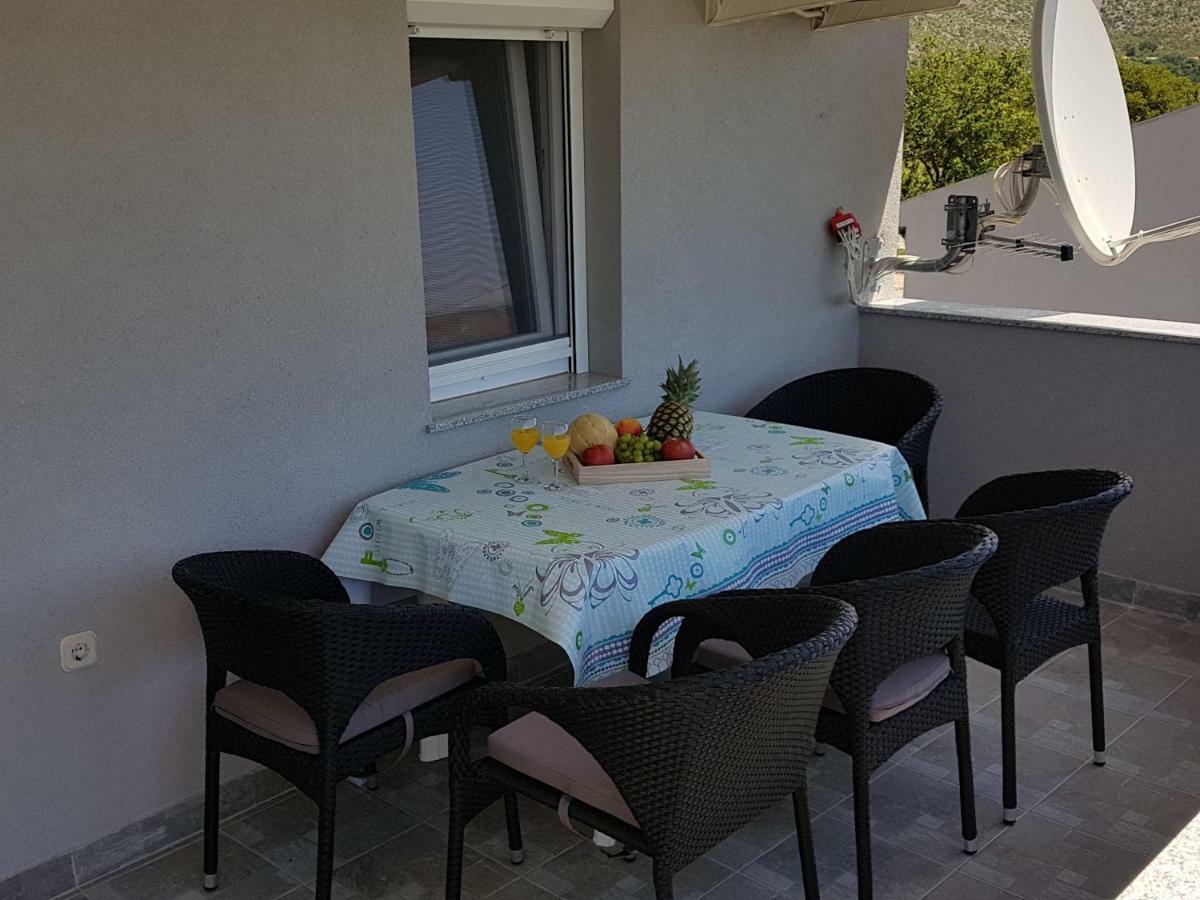 Apartments Zanic With Private Swimming Pool And Sea View สตารีกราด-ปาเคลนีซา ภายนอก รูปภาพ
